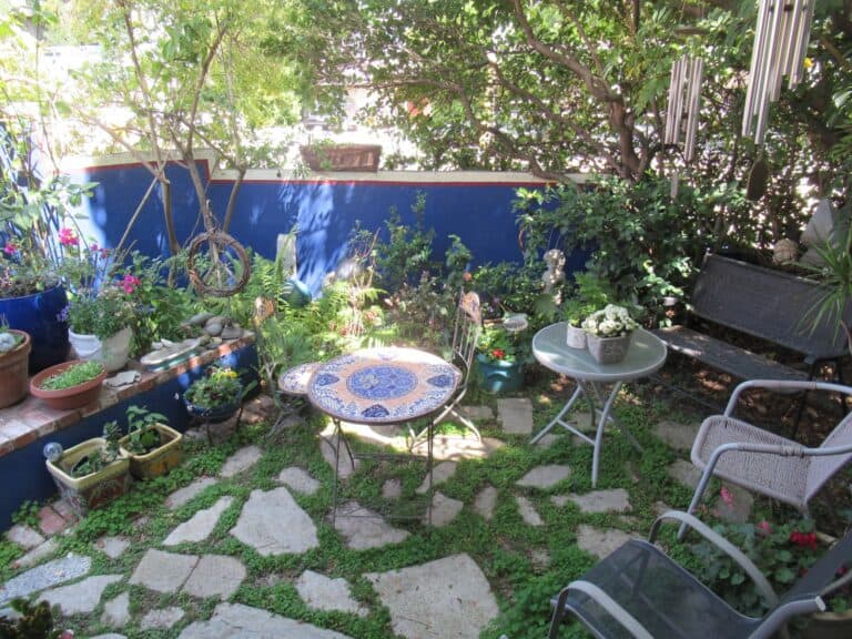 backyard seating wall